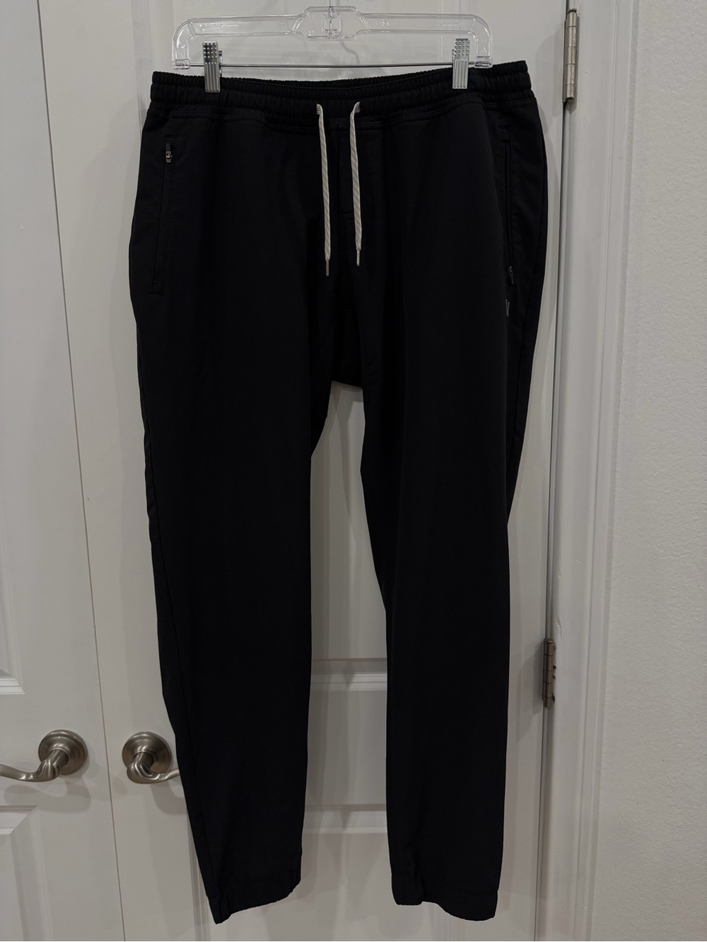 Vuori Black Men's Transit Joggers with Zip Back Pocket Size XL
